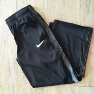 Nike athletic pants with pockets